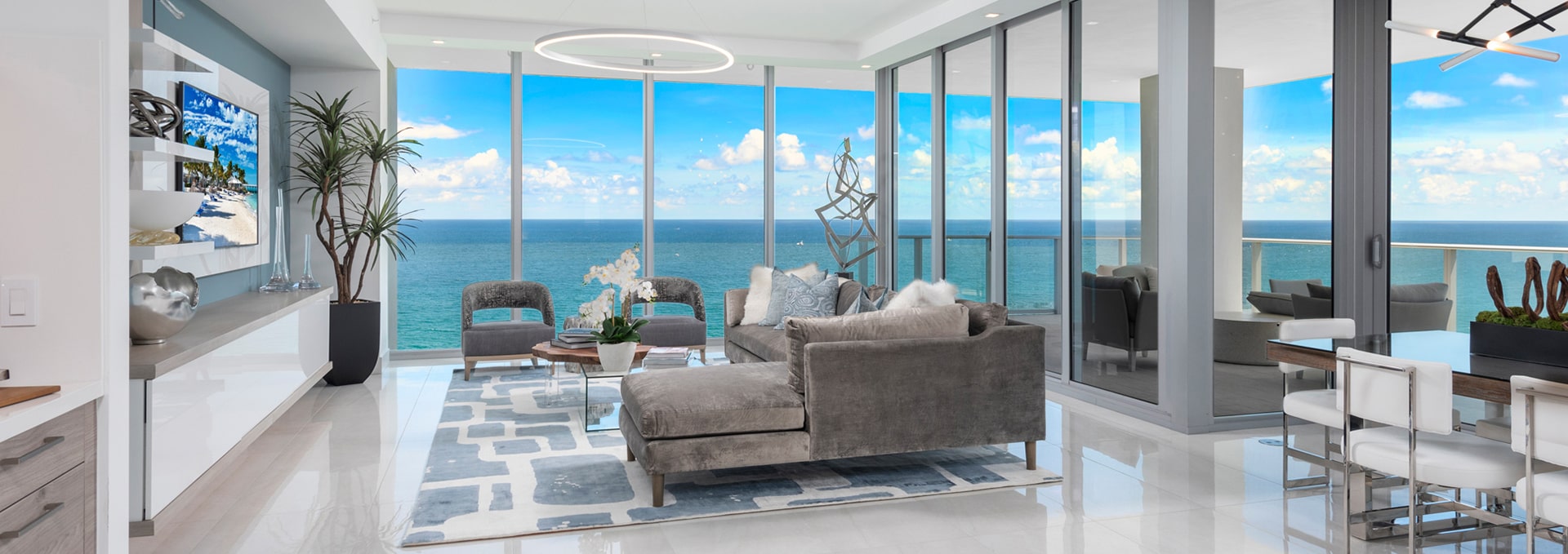 great room looking out to the ocean at 5000 north ocean